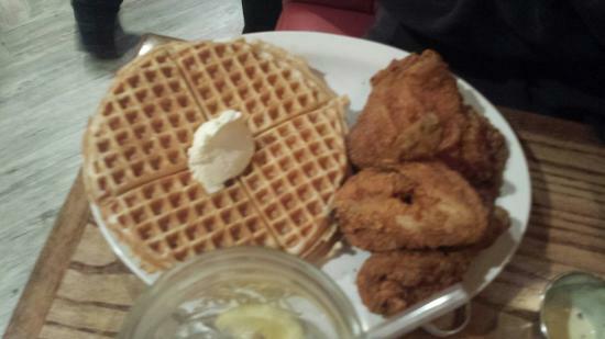 Lo-Lo's Chicken and Waffles